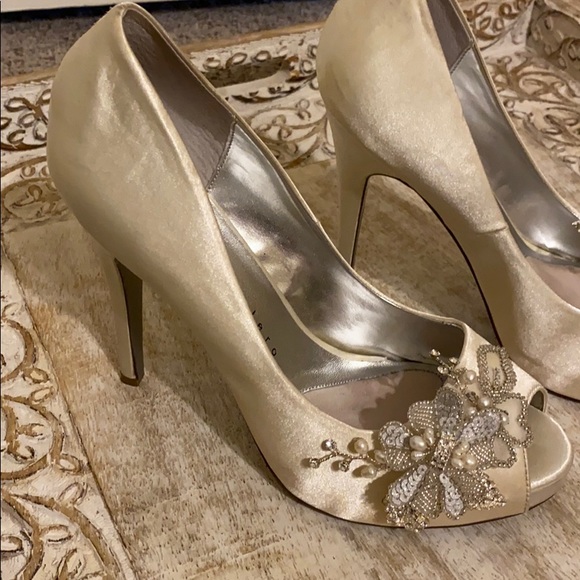 EUC Wedding or Formal Event Shoe - Picture 3 of 8